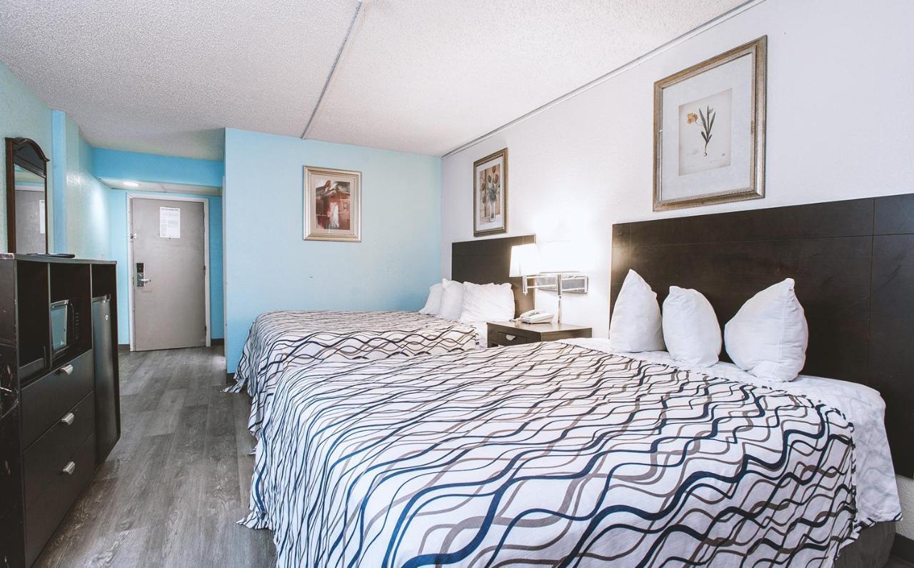 Sky-Palace Inn & Suites Wichita East Esterno foto
